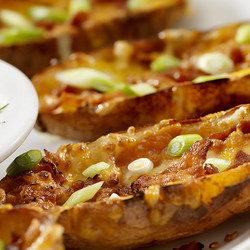 4 вкусных варианта запеченного картофеля с начинками