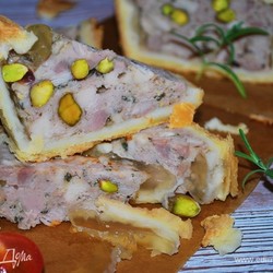 Мясной французский пирог. Ингредиенты: мука, картофельный крахмал, сливочное масло