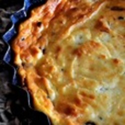 Творожная запеканка с яблоками и конфетами
