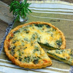 Киш с рыбой и шпинатом. Ингредиенты: мука, сливочное масло, яичные желтки