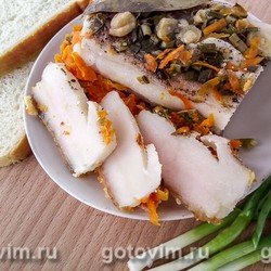 Сало в мультиварке с молодым чесноком . Рецепт с фото