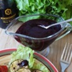 Острый соус из черной смородины