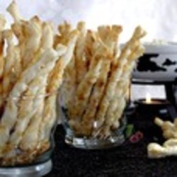 Сырные палочки из слоеного теста