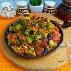 Каша из полбы с овощами.