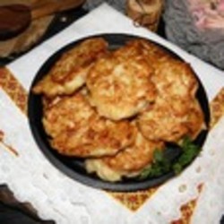 Картофельно-куриные оладьи с сыром