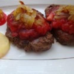 Телячья печень с яблочно-сливовым соусом