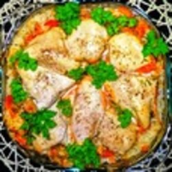 Курица с рисом и овощами в духовке