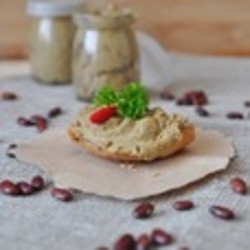 Печеночный паштет с фасолью