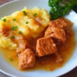 Мясо в луковом соусе