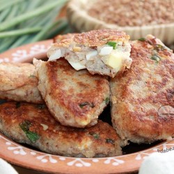 Гречневые зразы с яйцом и луком.