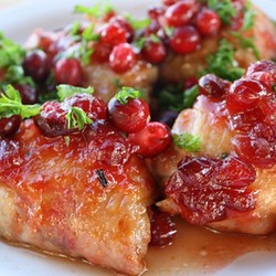 Невероятная куриная грудка под вкуснейшим соусом из клюквы!