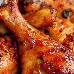 Курица на сковородке