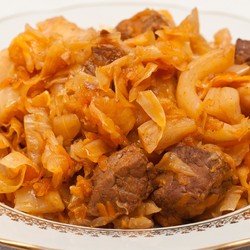 Капуста тушеная с картошкой и мясом