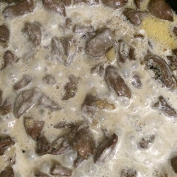 куриные сердечки в сливочно-чесночном соусе