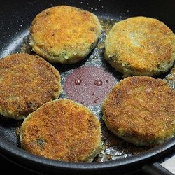 Как жарить котлеты полуфабрикаты на сковороде