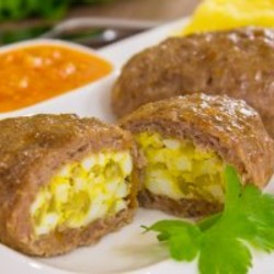 Зразы мясные с яйцом и луком