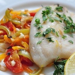 Рыбное филе с запеченными овощами в духовке