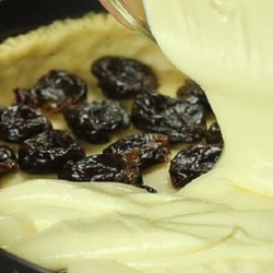 Творожный пирог с черносливом