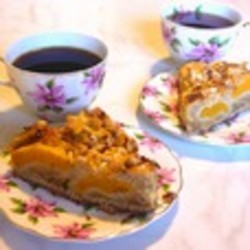 Пирог с персиками и миндалем