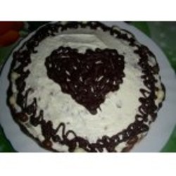 Шоколадный торт с вишней и творожным кремом