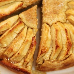 «Невидимый» яблочный пирог! Нашла этот рецепт в бабушкиной тетрадке.