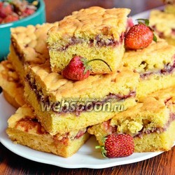 Пирог с клубникой, бананами и смородиновым вареньем рецепт с фото, как приготовить на Webspoon.ru