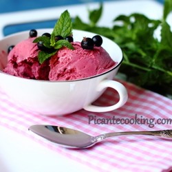 Мороженое из черной смородины