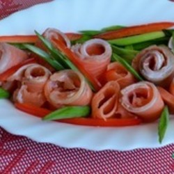 Засол красной рыбы в морозилке Источник: http://www.povarenok.ru/recipes/show/135695/