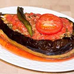 Карныярык баклажаны по-турецки, запеченные с мясным фаршем
