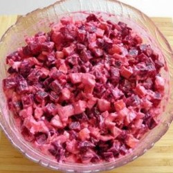 Безумно вкусный свекольный салат с крабовыми палочками