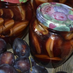 Маринованные сливы с чесноком на зиму к мясу: лучший рецепт
