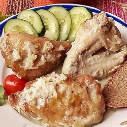 Ароматная курочка в молочном соусе с чесноком
