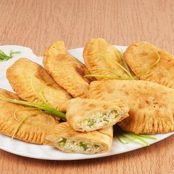 Чебуреки с творогом и зеленым луком