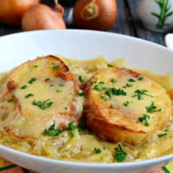 Французский "Луковый суп" (бюджетный, но очень вкусный вариант)