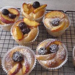 Фрукты в корзинке - удивительная булочка