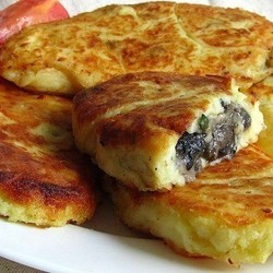Картофельные пирожки с грибами