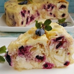 Творожная запеканка в лаваше с ягодой