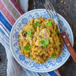 Чечевица с куриной грудкой и овощами