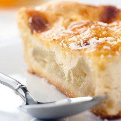 Осенний завтрак: творожная запеканка с яблоками и корицей