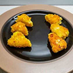 Жареный сыр в кукурузных хлопьях