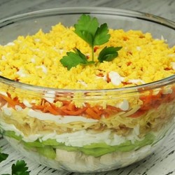 Девочки на работе угостили салатиком, ну очень вкусный. Оригинальный и неизбитый