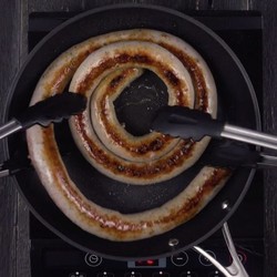 Оригинальный мясной пирог "С дымком" с колбасой и сыром. Простой и очень вкусный