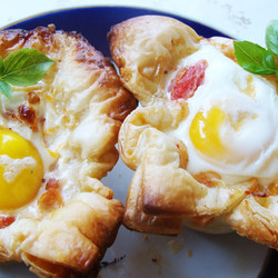 Яичница в слоеном тесте