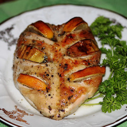 Куриные грудки запеченые с лимоном и яблоками