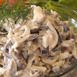 Салат из баклажанов с яйцом и луком