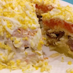 Слоеный салат с куриной печенью