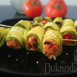 ​Рулетики из кабачков на шпажках