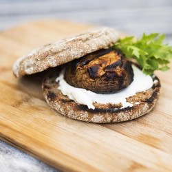 Champignon-Sandwich vom Grill mit Aioli