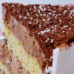 Stracciatella-Schoko-Torte (Creme)