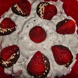 Erdbeer-Schokokuss-Dessert